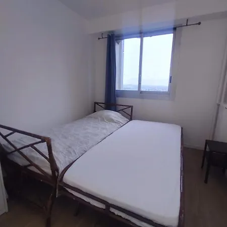 4 Bedrooms, La Defense, 5 Min Walk To Metro Apartment