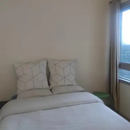 4 Bedrooms, La Defense, 5 Min Walk To Metro *