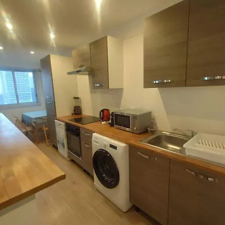 4 Bedrooms, La Defense, 5 Min Walk To Metro