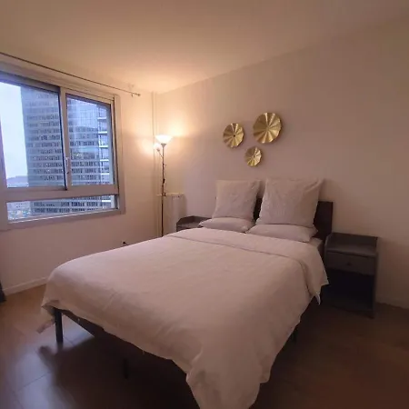 4 Bedrooms, La Defense, 5 Min Walk To Metro Apartment