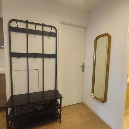 4 Bedrooms, La Defense, 5 Min Walk To Metro Apartment Courbevoie