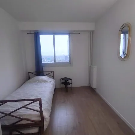 Apartment 4 Bedrooms, La Defense, 5 Min Walk To Metro Courbevoie