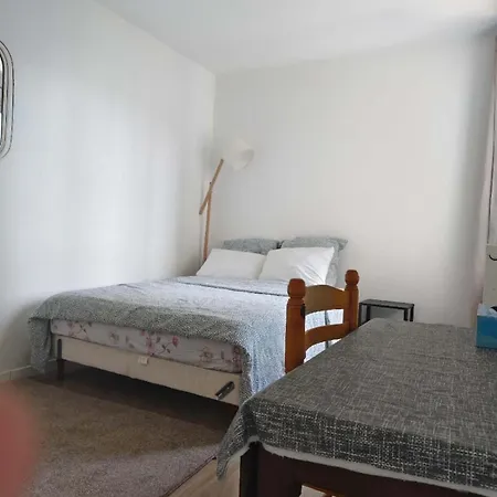 4 Bedrooms, La Défense, 5 Min Walk To Metro