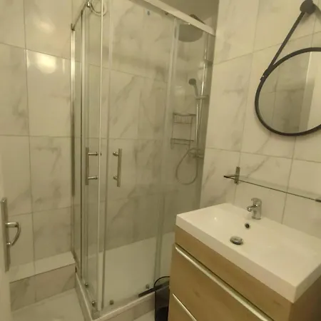 4 Bedrooms, La Défense, 5 Min Walk To Metro Appartement