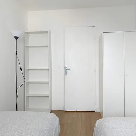 4 Bedrooms, La Défense, 5 Min Walk To Metro Appartement *