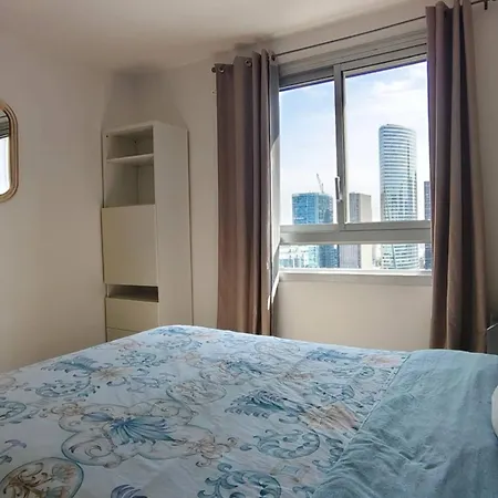 Lejlighed 4 Bedrooms, La Defense, 5 Min Walk To Metro
